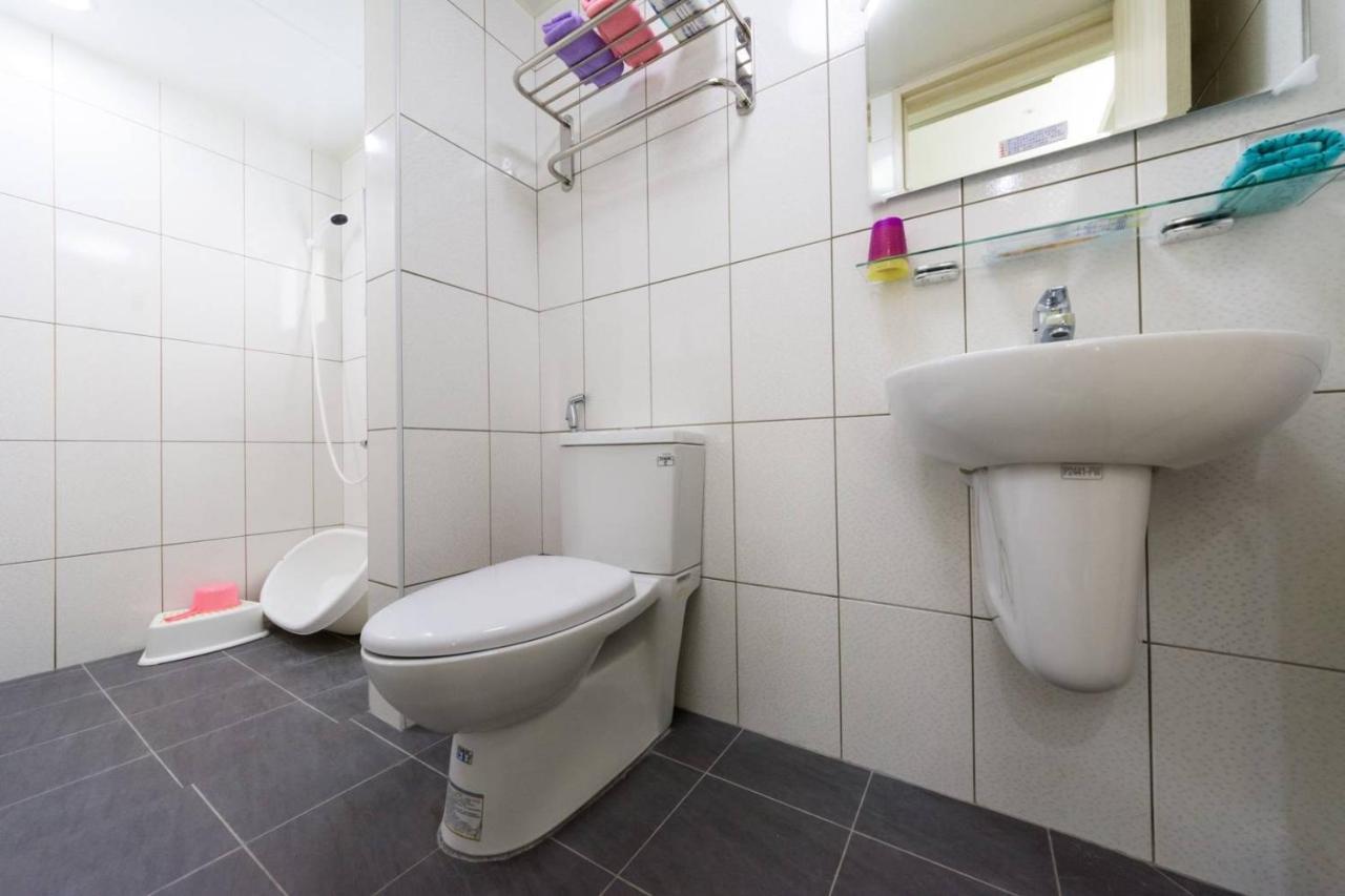 Sara House B&B Tainan Bagian luar foto